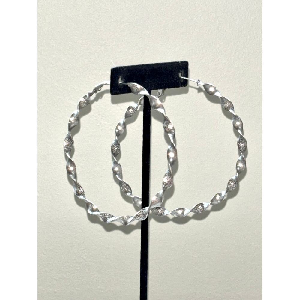 Vintage Silver Tone Twisted Hoop Earrings - Elegant and Stylish - Picture 4 of 5